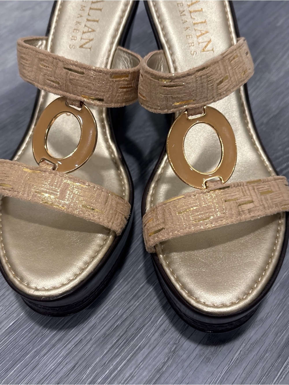Italian Shoemakers Gold & Tan Slide Sandals with Decorative Ring. Never worn - Picture 4 of 5